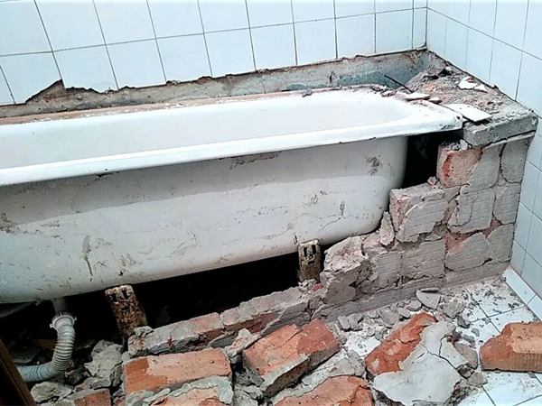 Демонтаж в ванной комнате